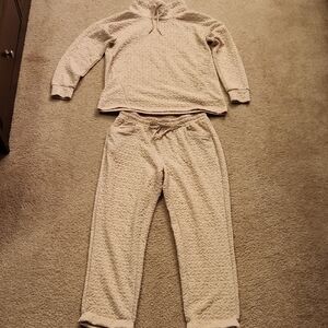 Liz Claiborne Cream Pajama Set for Ultimate Relaxation